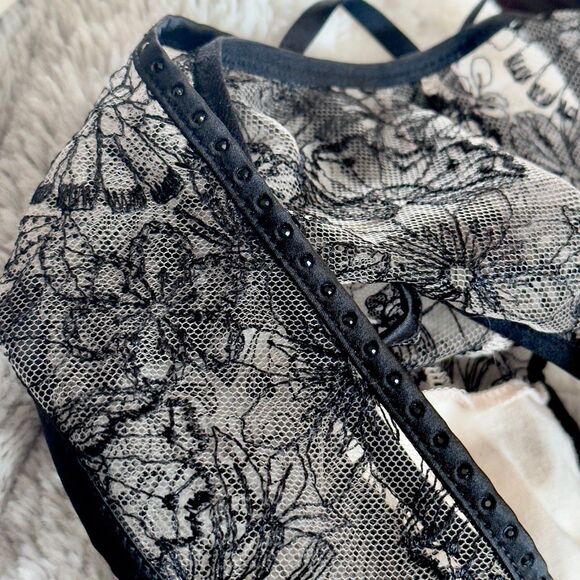 NWOT (XL) Victoria’s Secret Luxe Lingerie Crossover Embroidered Cheeky Panty – B - Picture 6 of 12